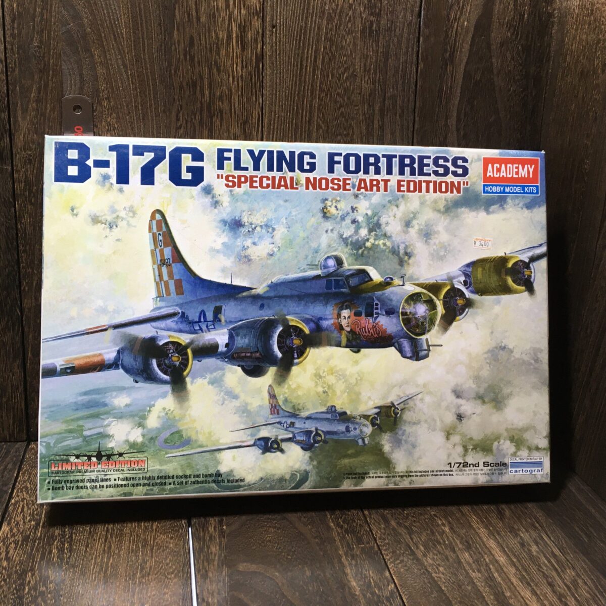 ACADEMY 1/72 B-17G FLYING FORTRESS SPECIAL NOSE ART EDITION