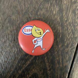Esso エッソ　エッソ君　缶バッジ　ピンバッジ　コレクション　企業物　赤