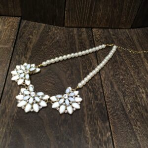 ネックレス フラワー モチーフ チョーカー 白 ホワイト